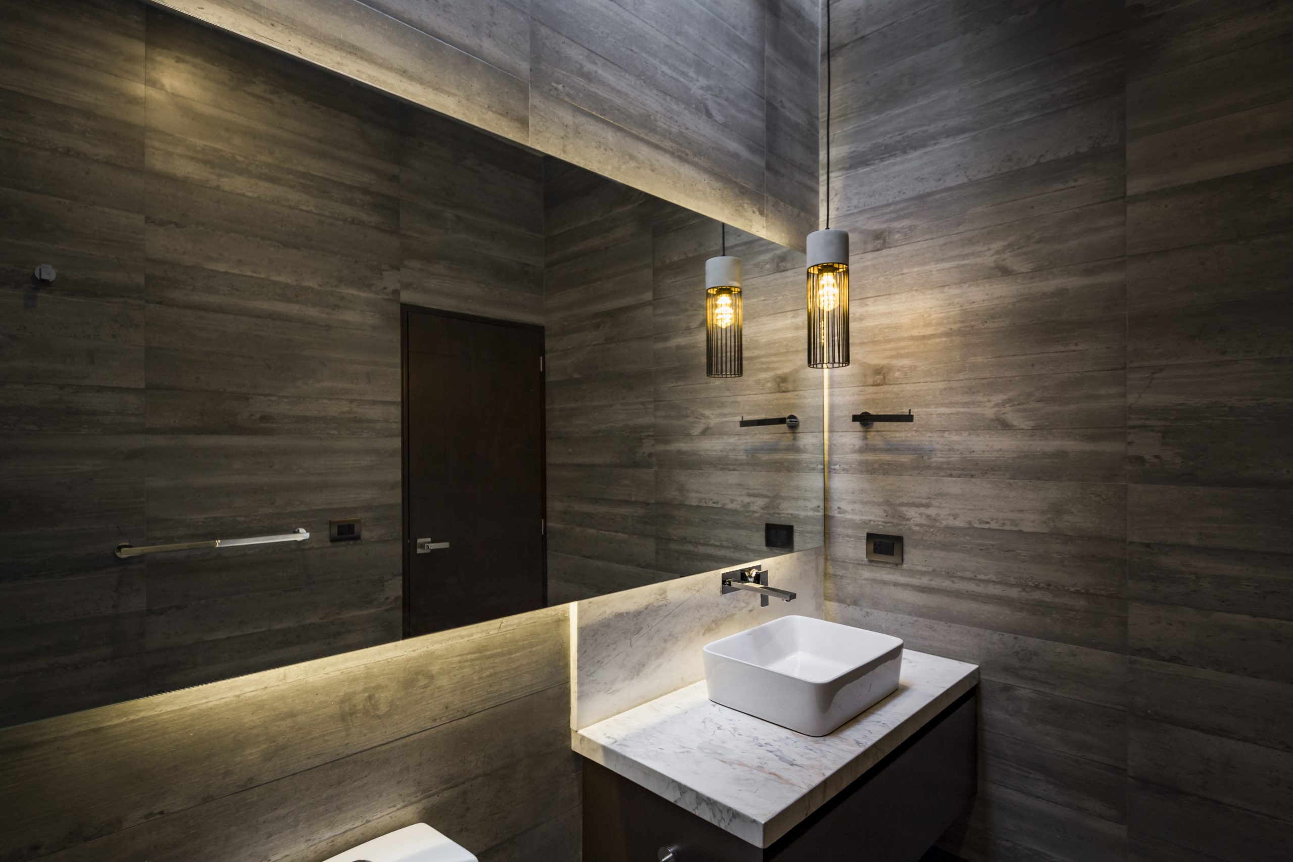 Lee más sobre el artículo Iluminación en los espejos de los baños